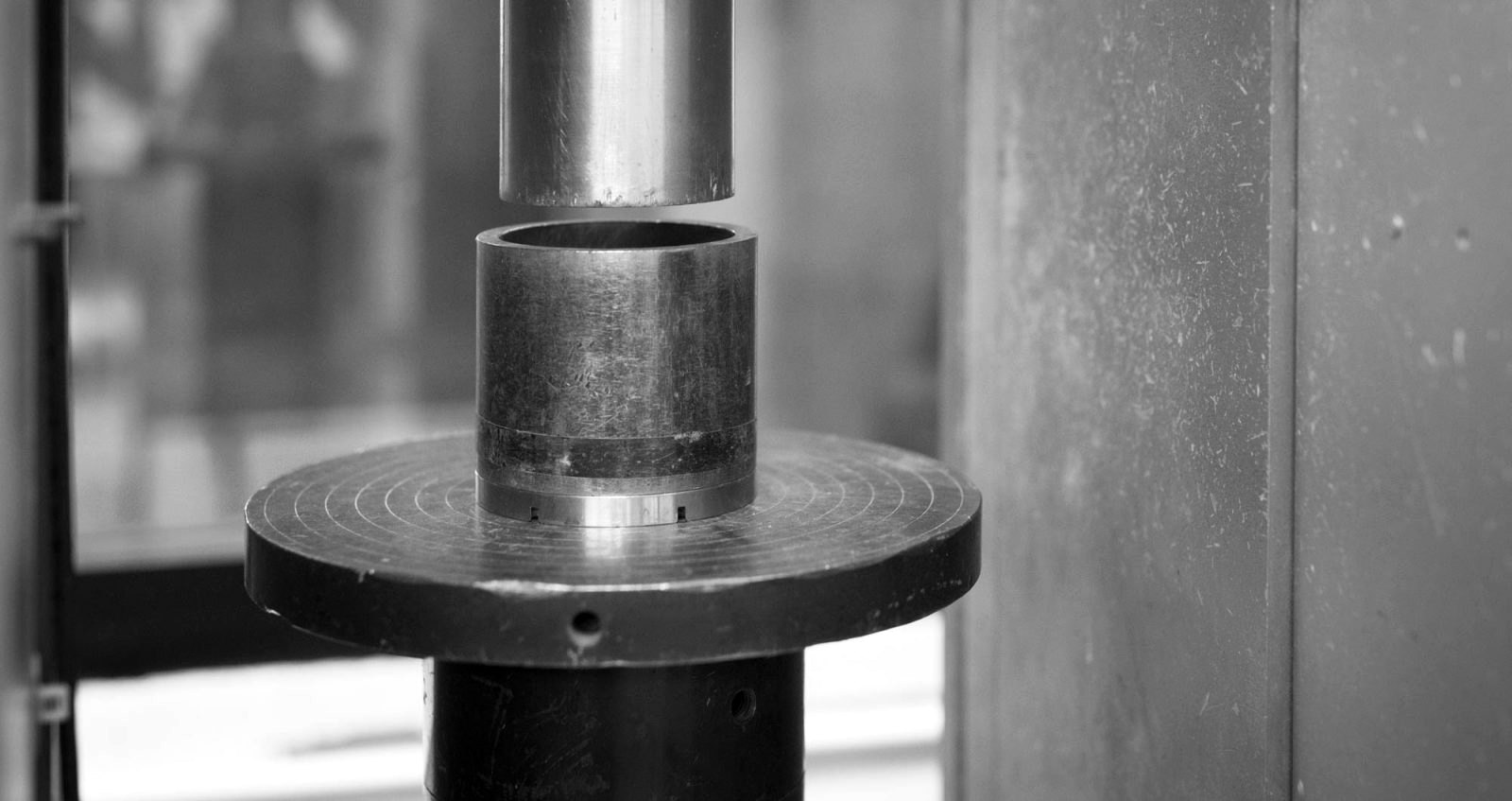 Piston press test cell, black and white